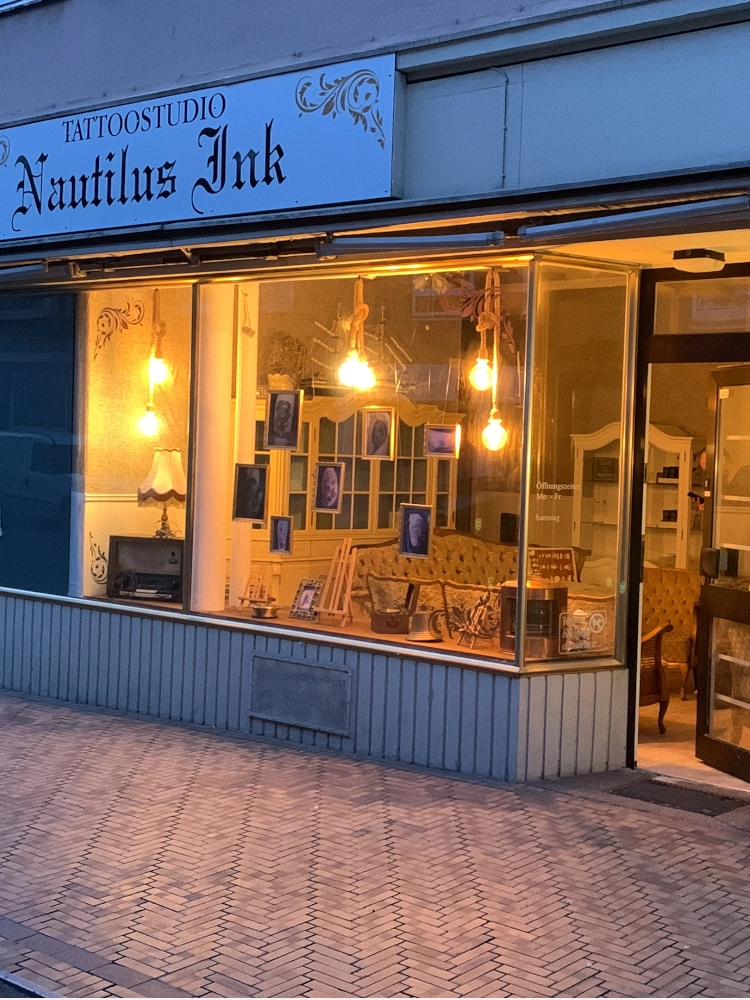 Eingang zum Nautilus INK Tattoostudio in Bremerhaven
