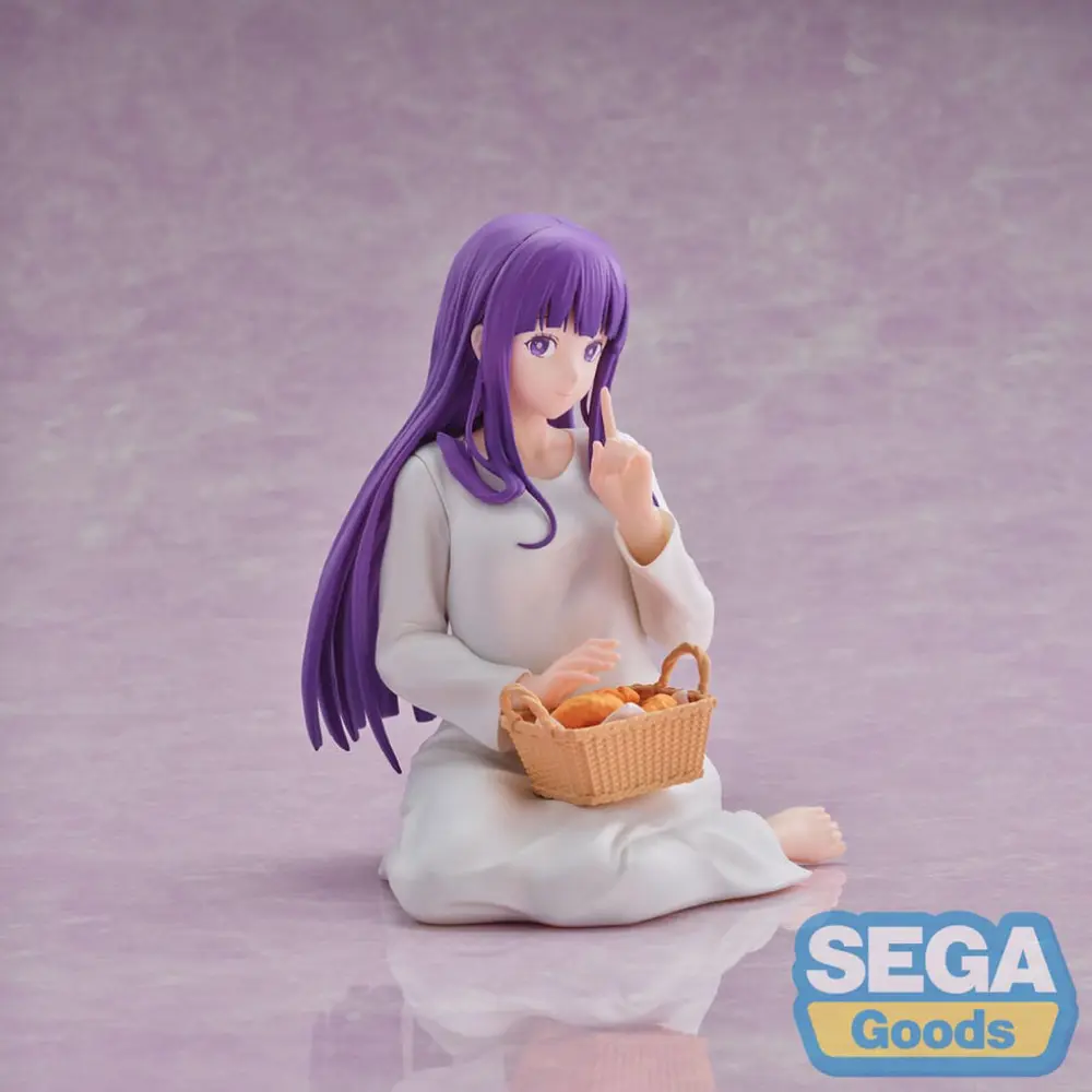 Frieren Beyond Journey's End Fern Nap Figur 12cm Yumemirize von SEGA sitzt mit Korb in weißem Kleid