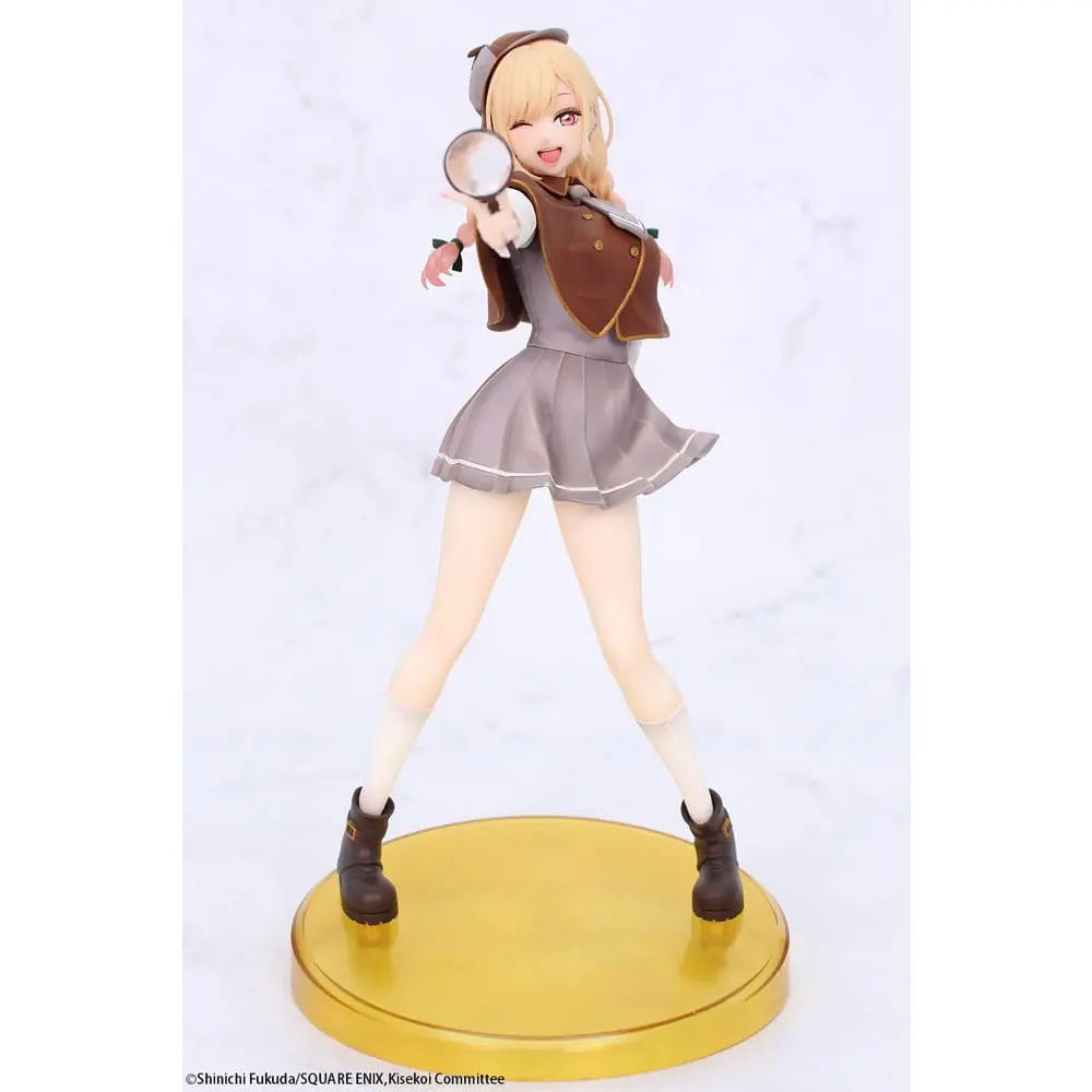 My Dress-Up Darling Marin Detective Figur Vivit PVC Statue in der Detective Version. Ca. 18 cm groß – von System Service. In Karton geliefert.